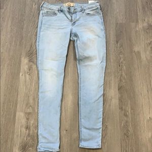 Size 11 Regular Hollister Jeans!